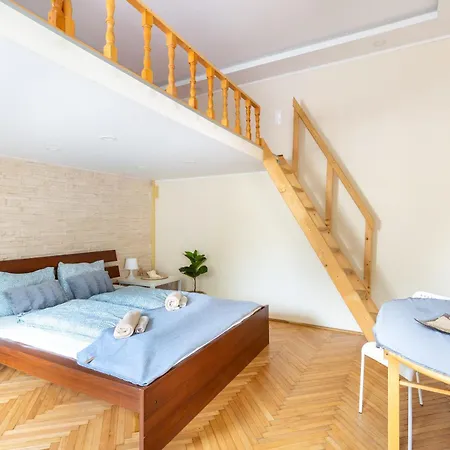 D52 Dozsa Apartment *